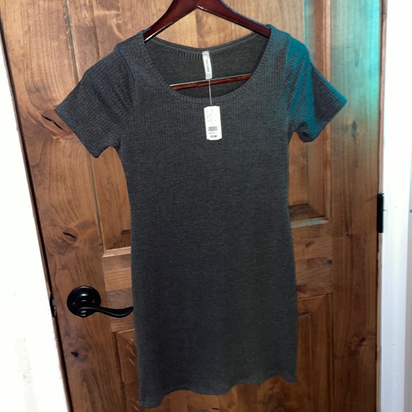 Simple grey t shirt dress - Picture 1 of 2